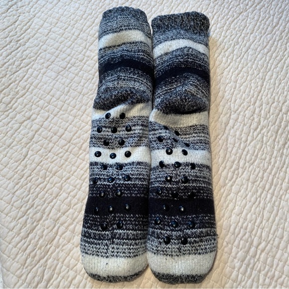 Set of 3 Pairs of Fluffy Winter Socks. - Picture 10 of 11